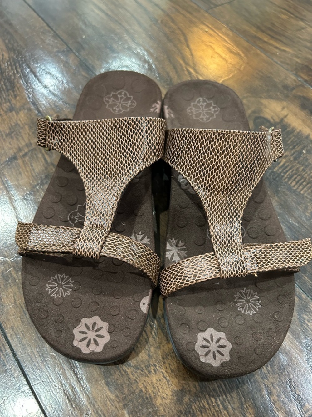 Vionic Brown Textured Strap Women’s Sandals